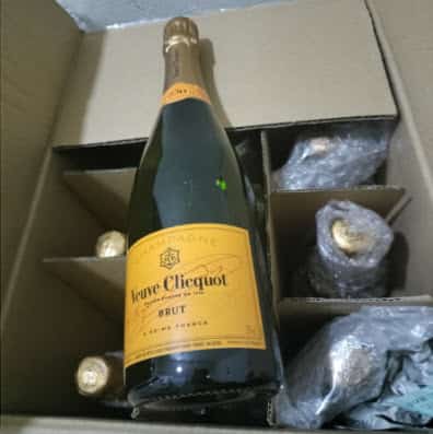 Veuve Clicquot Brut Yellow Label Champagne Pháp